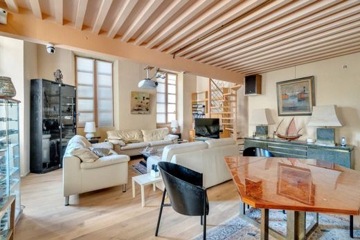 Apartment / Etagenwohnung in Chambéry, Savoy