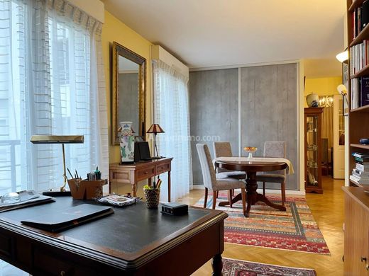 Apartment / Etagenwohnung in Joinville-le-Pont, Val-de-Marne