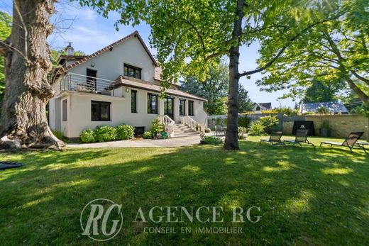 Villa in La Celle-Saint-Cloud, Yvelines