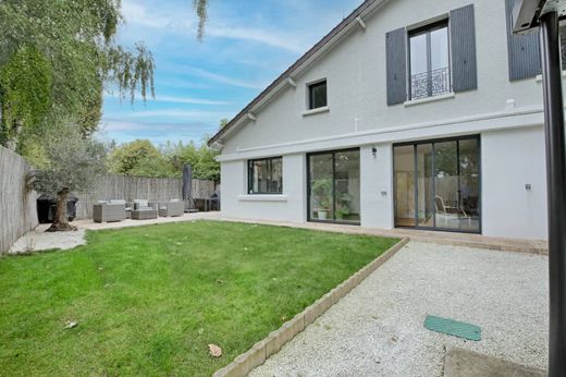 منزل ﻓﻲ La Varenne-Saint-Hilaire, Val-de-Marne