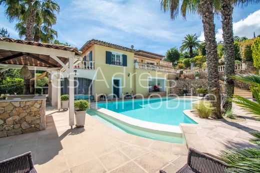 Casa di lusso a Les Adrets-de-l'Estérel, Var