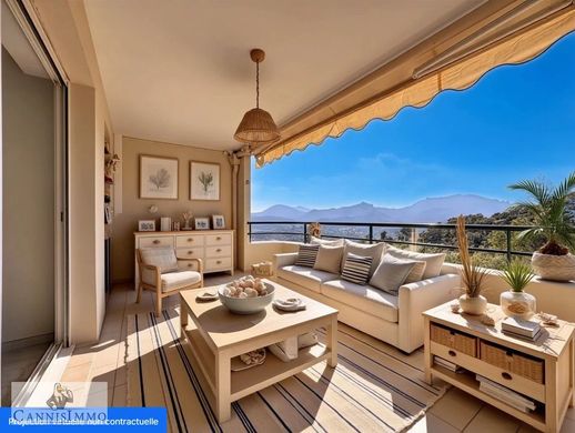Apartment in Mandelieu-la-Napoule, Alpes-Maritimes