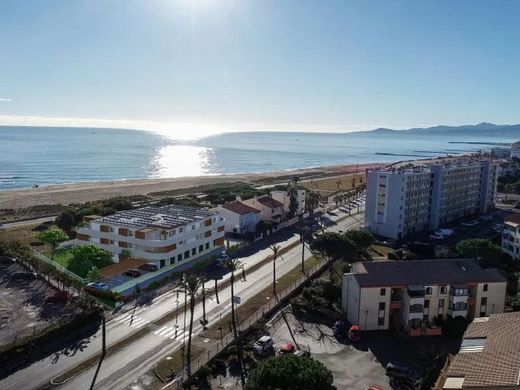 아파트 / Saint-Cyprien-Plage, Pyrénées-Orientales