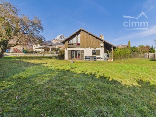 Luxus-Haus in Saint-Nazaire-les-Eymes, Isère