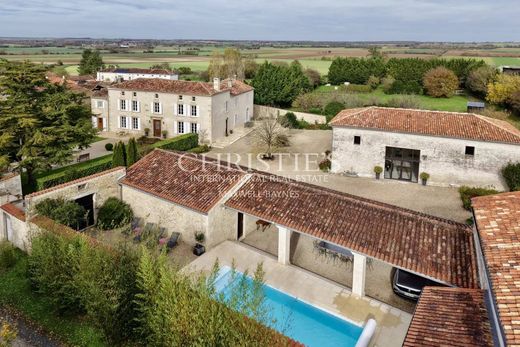 منزل ﻓﻲ Aulnay, شارنت البحرية