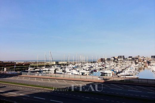 Apartment / Etagenwohnung in Deauville, Calvados