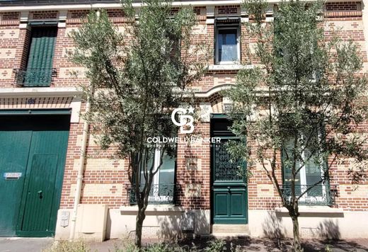 Luxury home in Suresnes, Hauts-de-Seine