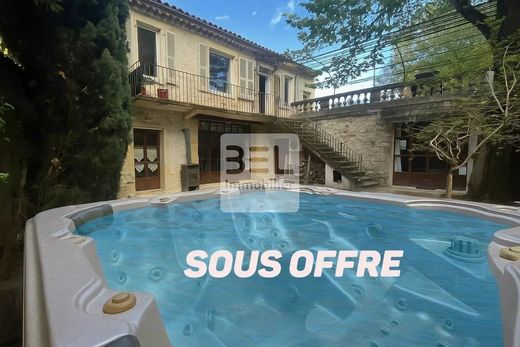 Casa di lusso a Saint-Victor-la-Coste, Gard