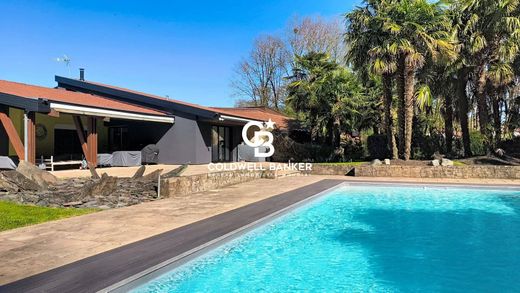 Luxury home in Les Herbiers, Vendée