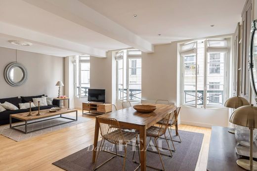 Apartment / Etagenwohnung in Tour Eiffel, Invalides – Ecole Militaire, Saint-Thomas d’Aquin, Paris