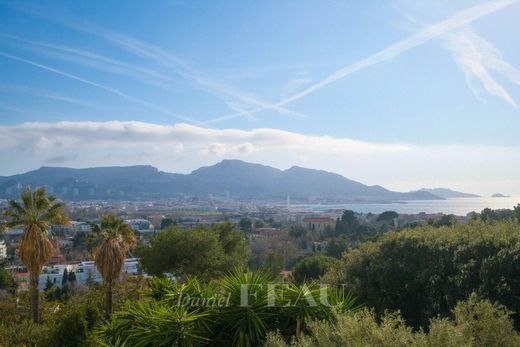 Apartment / Etagenwohnung in Marseille, Bouches-du-Rhône