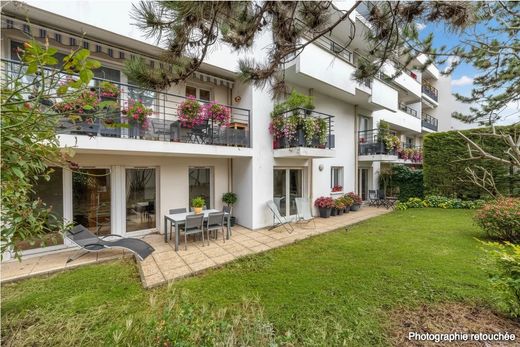 Apartment in Courbevoie, Hauts-de-Seine