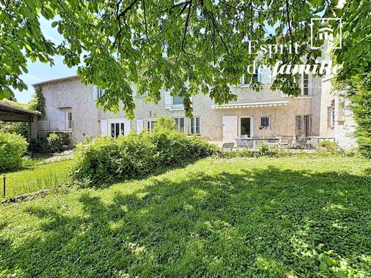 Luxury home in Fontaines-Saint-Martin, Rhône