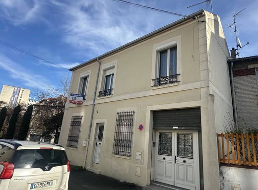 Wohnkomplexe in Arcueil, Val-de-Marne
