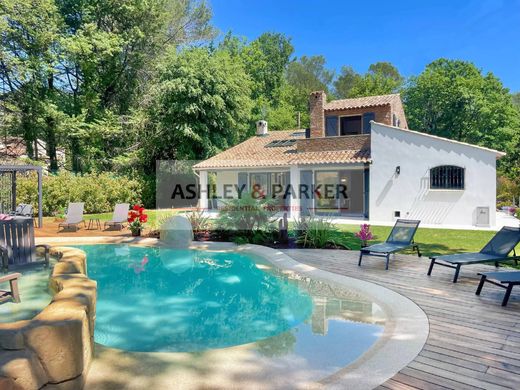 Villa in Roquefort-les-Pins, Alpes-Maritimes
