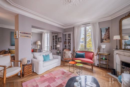 Apartment in Neuilly-sur-Seine, Hauts-de-Seine