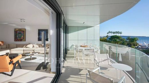 Apartment / Etagenwohnung in Cannes, Alpes-Maritimes