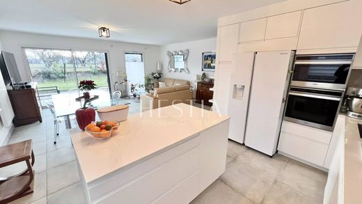Apartment in Épagny, Haute-Savoie