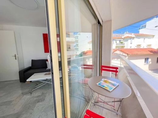 Apartment / Etagenwohnung in Cannes, Alpes-Maritimes