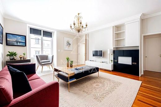 Apartment in Tour Eiffel, Invalides – Ecole Militaire, Saint-Thomas d’Aquin, Paris