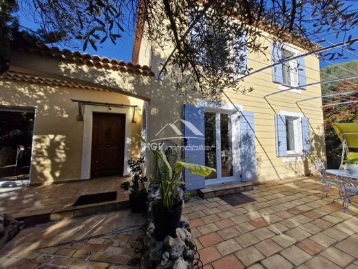 Luxus-Haus in Brouzet-lès-Alès, Gard