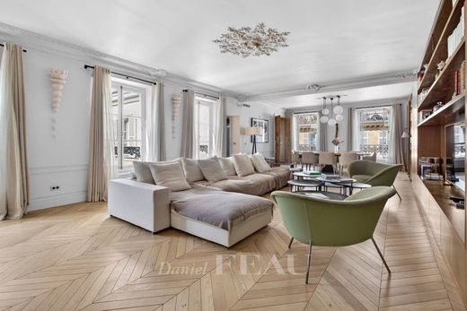Apartment / Etagenwohnung in Tour Eiffel, Invalides – Ecole Militaire, Saint-Thomas d’Aquin, Paris