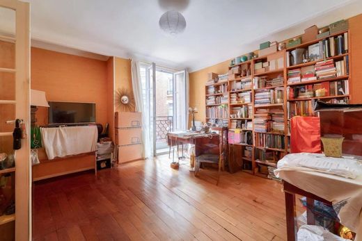 Apartment in Belleville, Père-Lachaise, Ménilmontant, Paris