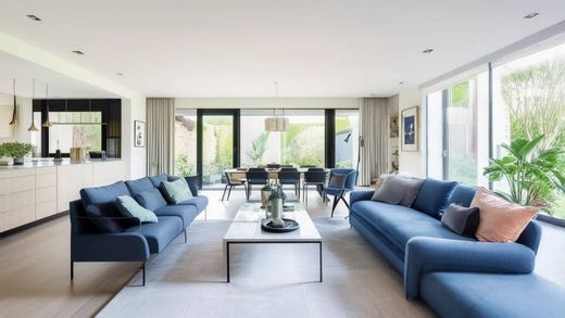 Apartment / Etagenwohnung in Le Plessis-Robinson, Hauts-de-Seine