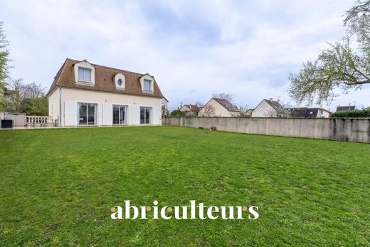 Luxury home in Les Mureaux, Yvelines