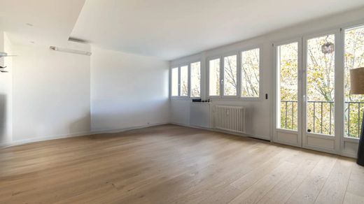 Apartment in Neuilly-sur-Seine, Hauts-de-Seine