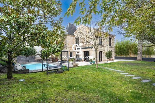 Casa di lusso a Le Bouscat, Gironda
