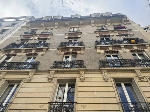 Apartment in Belleville, Père-Lachaise, Ménilmontant, Paris