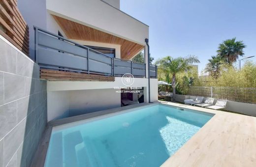 Villa in Villeneuve-de-la-Raho, Pyrénées-Orientales