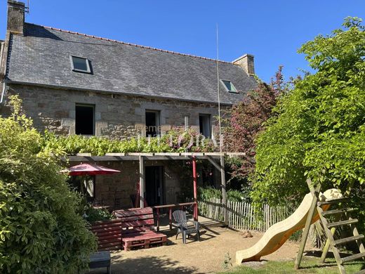 Pleumeur-Bodou, Côtes-d'Armorの高級住宅
