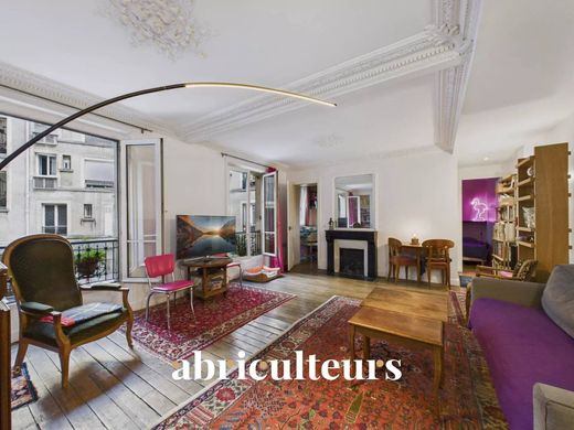 Apartment in Buttes-Chaumont, Villette, Bas Belleville, Paris