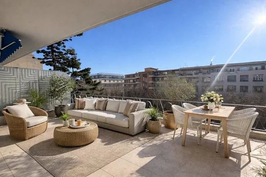 Apartment / Etagenwohnung in Nizza, Alpes-Maritimes