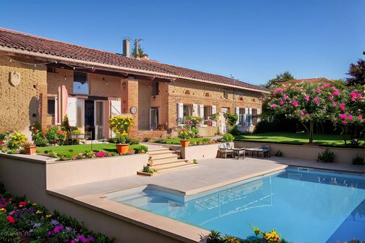 Rural or Farmhouse in Rieumes, Upper Garonne