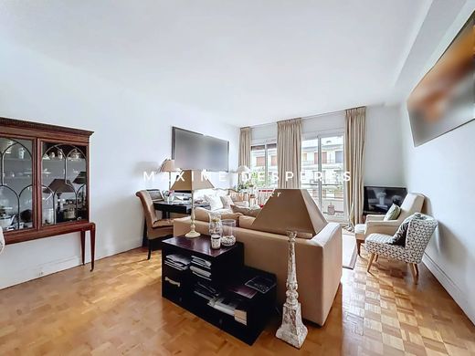 Apartment / Etagenwohnung in Neuilly-sur-Seine, Hauts-de-Seine