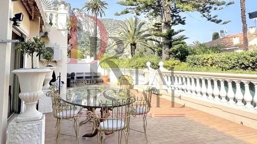 Apartment / Etagenwohnung in Beaulieu-sur-Mer, Alpes-Maritimes