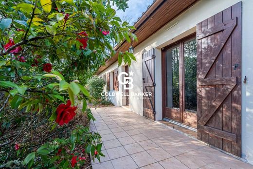 Luxury home in Pyla sur Mer, Gironde