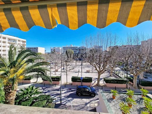 Apartment / Etagenwohnung in Cannes, Alpes-Maritimes