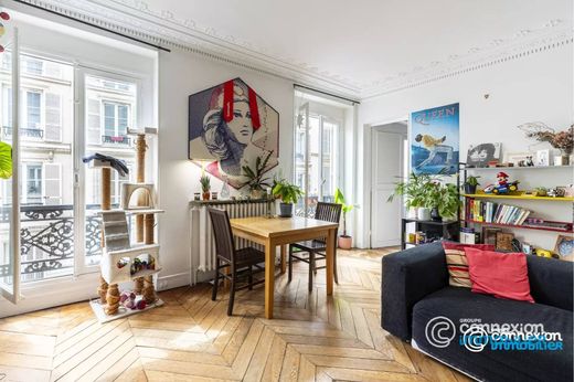 Apartment in Montmartre, Abbesses, Grandes-Carrières, Paris