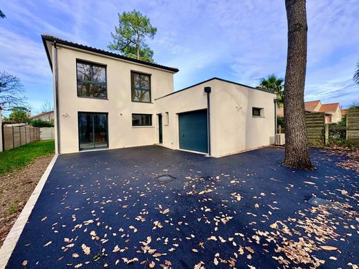 منزل ﻓﻲ Saint-Brevin-les-Pins, Loire-Atlantique