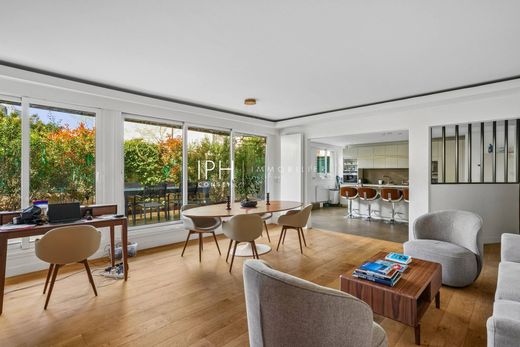 Apartment in Neuilly-sur-Seine, Hauts-de-Seine
