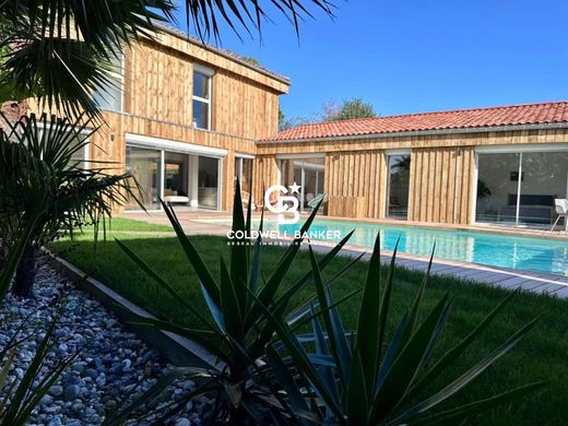 Luxury home in Seignosse, Landes