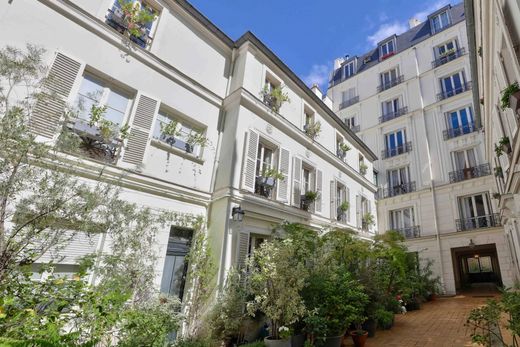 Apartment in Champs-Elysées, Madeleine, Triangle d’or, Paris