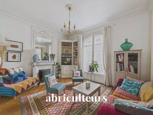 Apartment in Saint-Germain, Odéon, Monnaie, Paris
