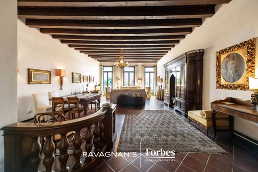 Apartment / Etagenwohnung in Padua, Venetien
