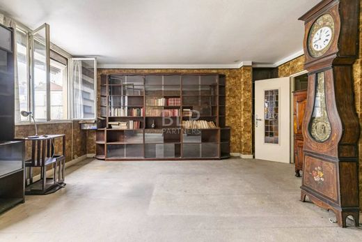 Apartment / Etagenwohnung in Montmartre, Abbesses, Grandes-Carrières, Paris