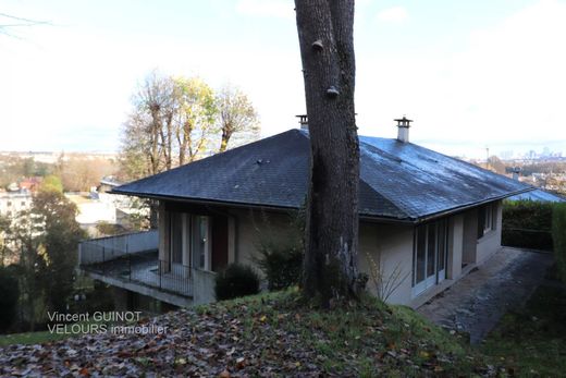 빌라 / Bougival, Yvelines